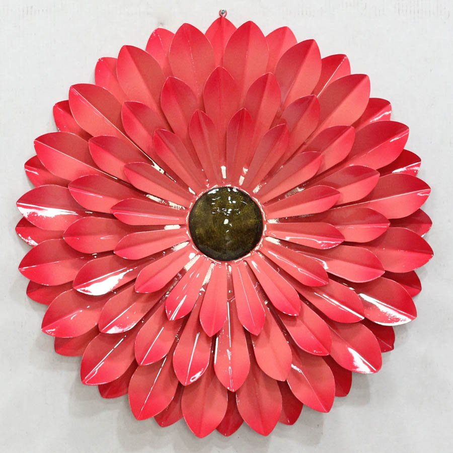 Pinc metal flower wall decor