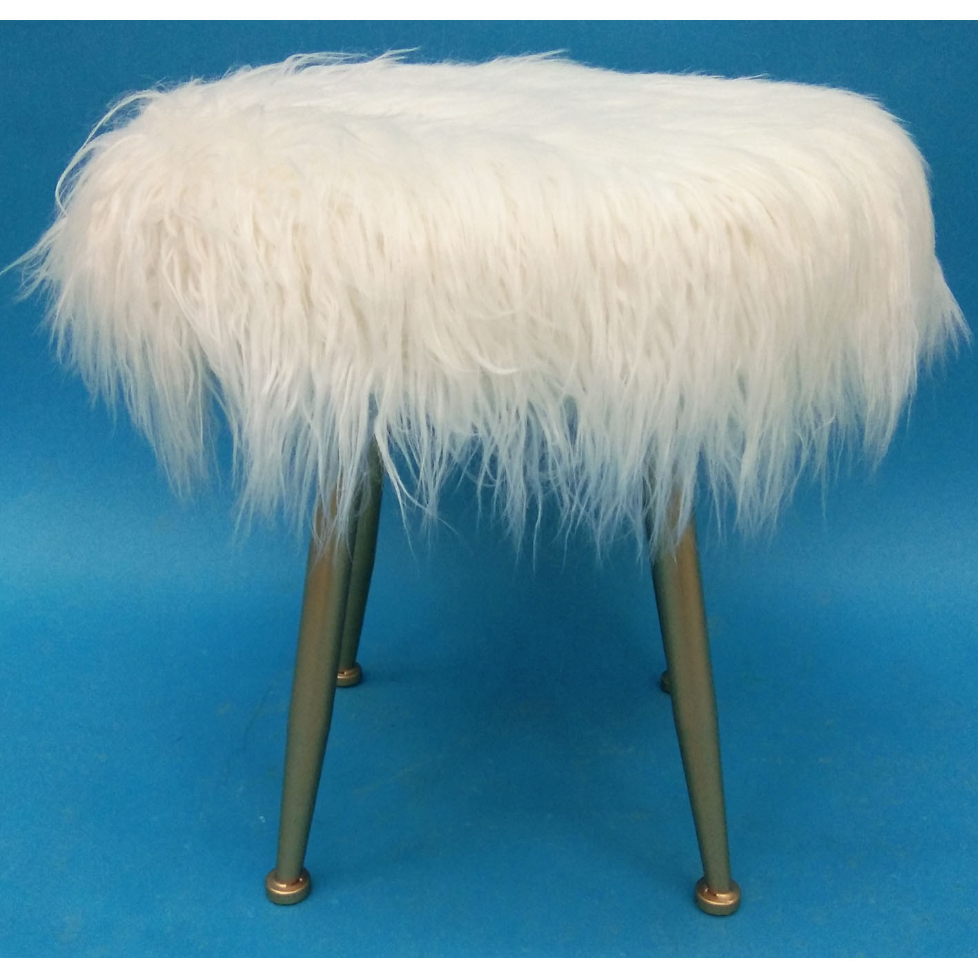 Round fake wool ottoman with metal legs