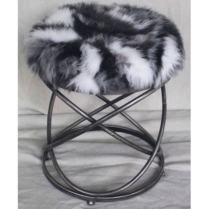 Round fake wool ottoman with metal base