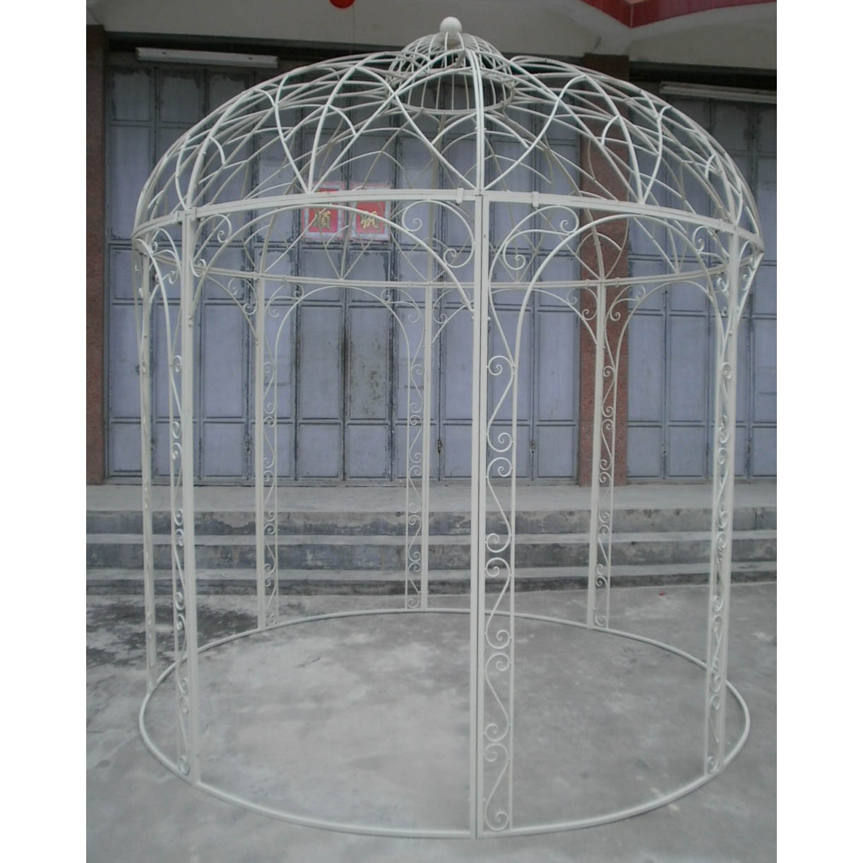 Round metal mongolian yurt with curved metal scroll & dome