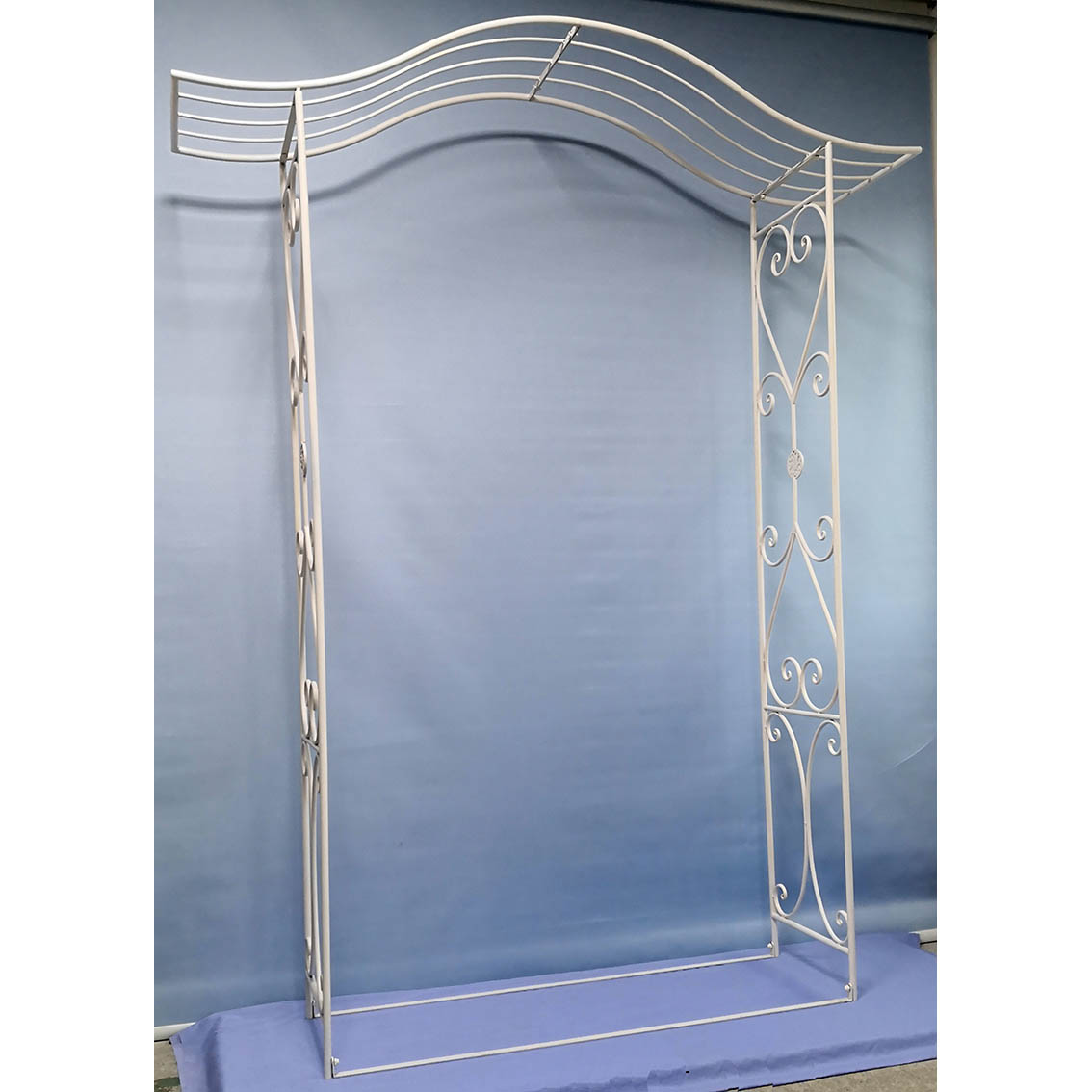 Metal garden arch